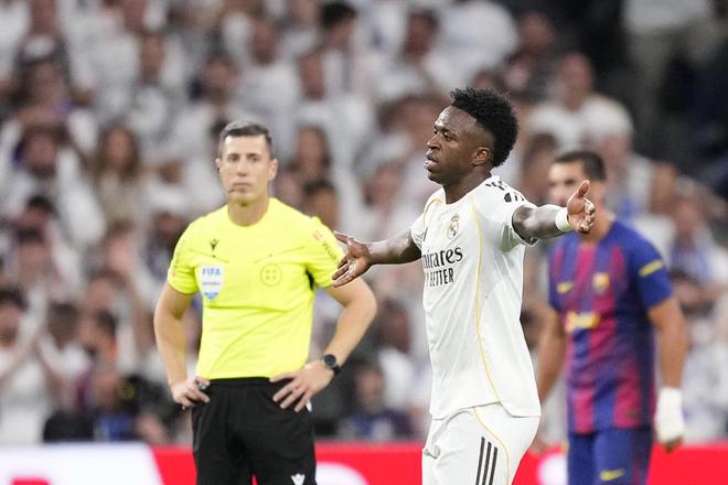 維尼修斯不滿被換下！皇馬贏球背後的暗湧與隱憂