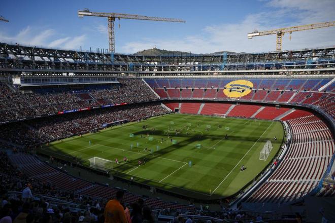 巴塞隆拿迎來 126 周年紀念日：巨型馬賽克拼圖點亮諾坎普