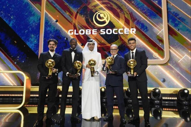 榮耀時刻｜巴黎聖日耳曼閃耀2025環球足球獎，締造史詩級紅藍王朝