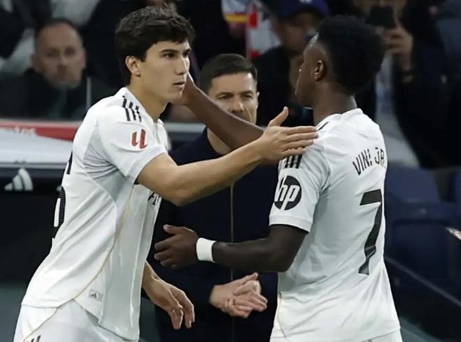 伯納烏耐心正式耗盡：皇馬球迷厭倦維尼修斯，場內外失序引爆全面反彈