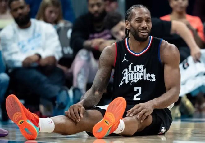 被墊腳了！雷納德再次受傷，快船欲哭無淚｜傷病陰霾下的殘酷現實