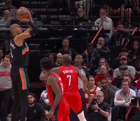 文班亞馬低迷夜解析｜21投5中下半場掛零　馬刺16分優勢化為烏有