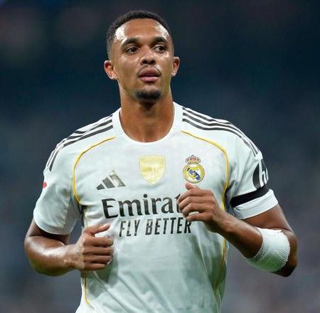 羅馬諾：阿諾德渴望留在皇馬，未與曼城談判