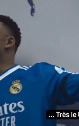 姆巴佩向裁判討要越位解釋卻遭無視，怒斥「小丑」引發熱議