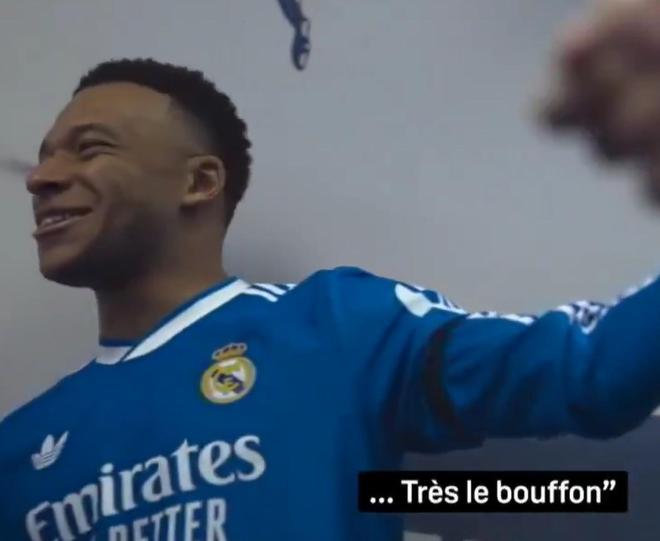 姆巴佩向裁判討要越位解釋卻遭無視，怒斥「小丑」引發熱議