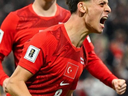 從皇馬冷板凳到國家英雄：居萊爾如何扛起土耳其的世界盃夢