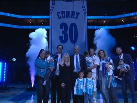 黃蜂榮耀時刻：戴爾・庫里30號球衣退役，全家見證傳奇落幕與傳承