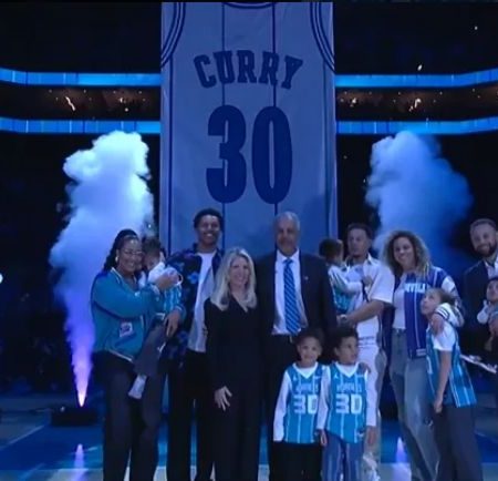 黃蜂榮耀時刻：戴爾・庫里30號球衣退役，全家見證傳奇落幕與傳承