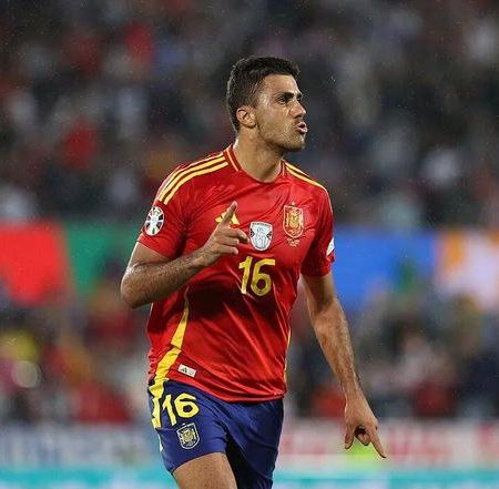 續約還是加盟皇馬？29歲金球先生羅德里站在職業生涯十字路口