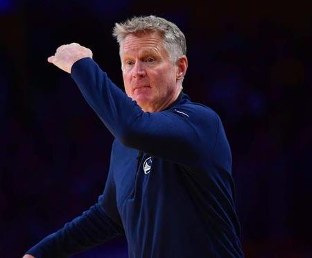 科爾盛讚詹姆斯為史上最偉大運動員：全面性對決殺手本能的永恆辯論