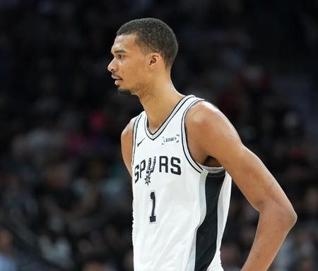美媒預測NBA 2026-27賽季最佳一陣：字母哥遺憾落榜，文班亞馬領銜